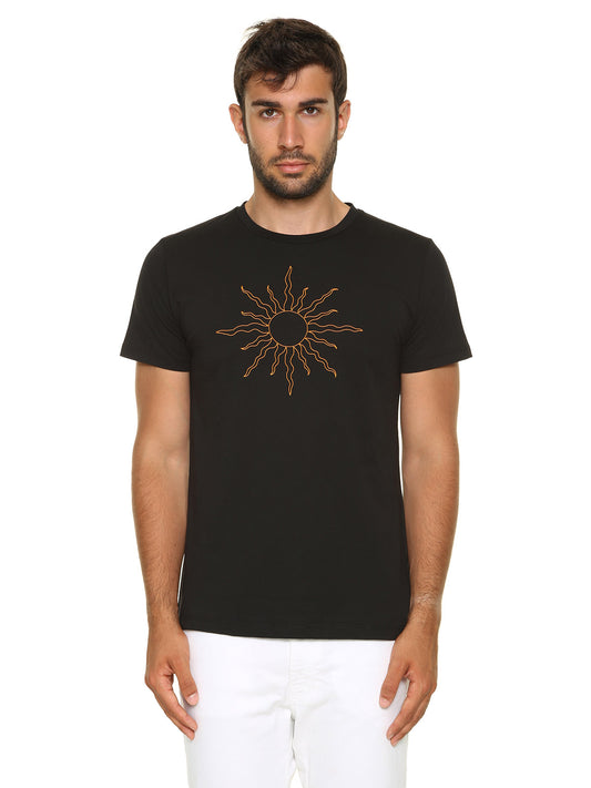 T-shirt nero yoga realizzata artigianalmente in Italia con ricamo sole